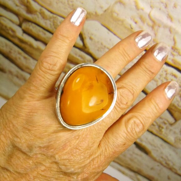 Giant Amber & 925 Silver Heavy Modernist Ring Size 9 - Rare To Find Gift - Picture 1 of 16